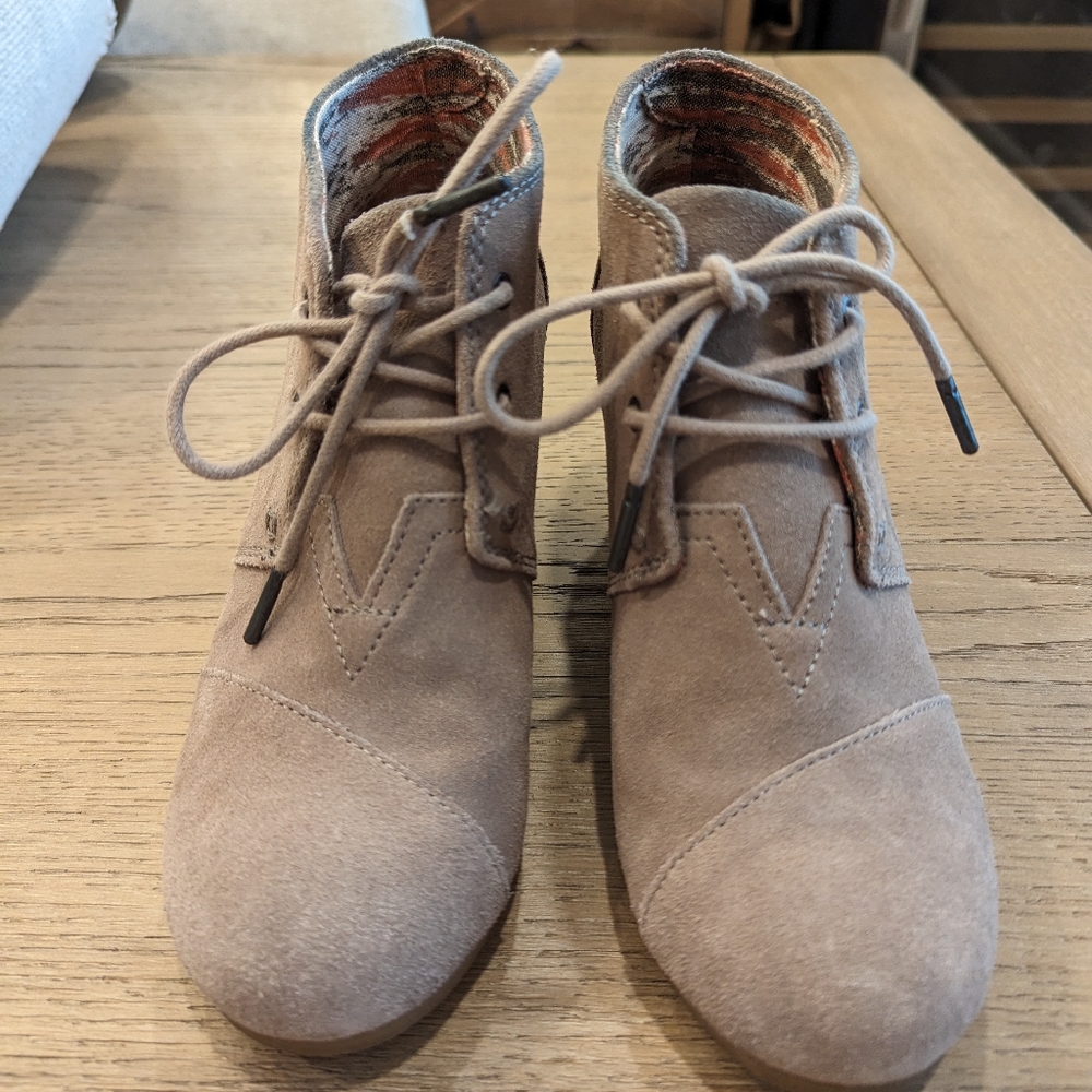 Toms taupe suede desert wedge ankle bootie, size 7.5
